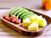 新手父母必看，如何正确处理宝宝吐奶及辅食选择指南