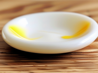 掌握育儿喂养拍嗝技巧，避免常见误区